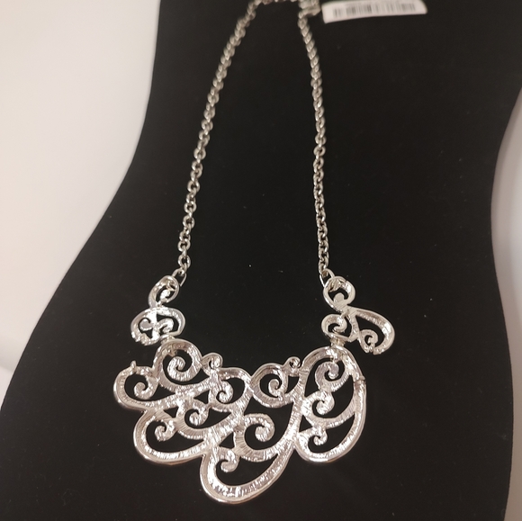 NWT Gypsy Jewels silver scroll plate bib necklace - Picture 5 of 5